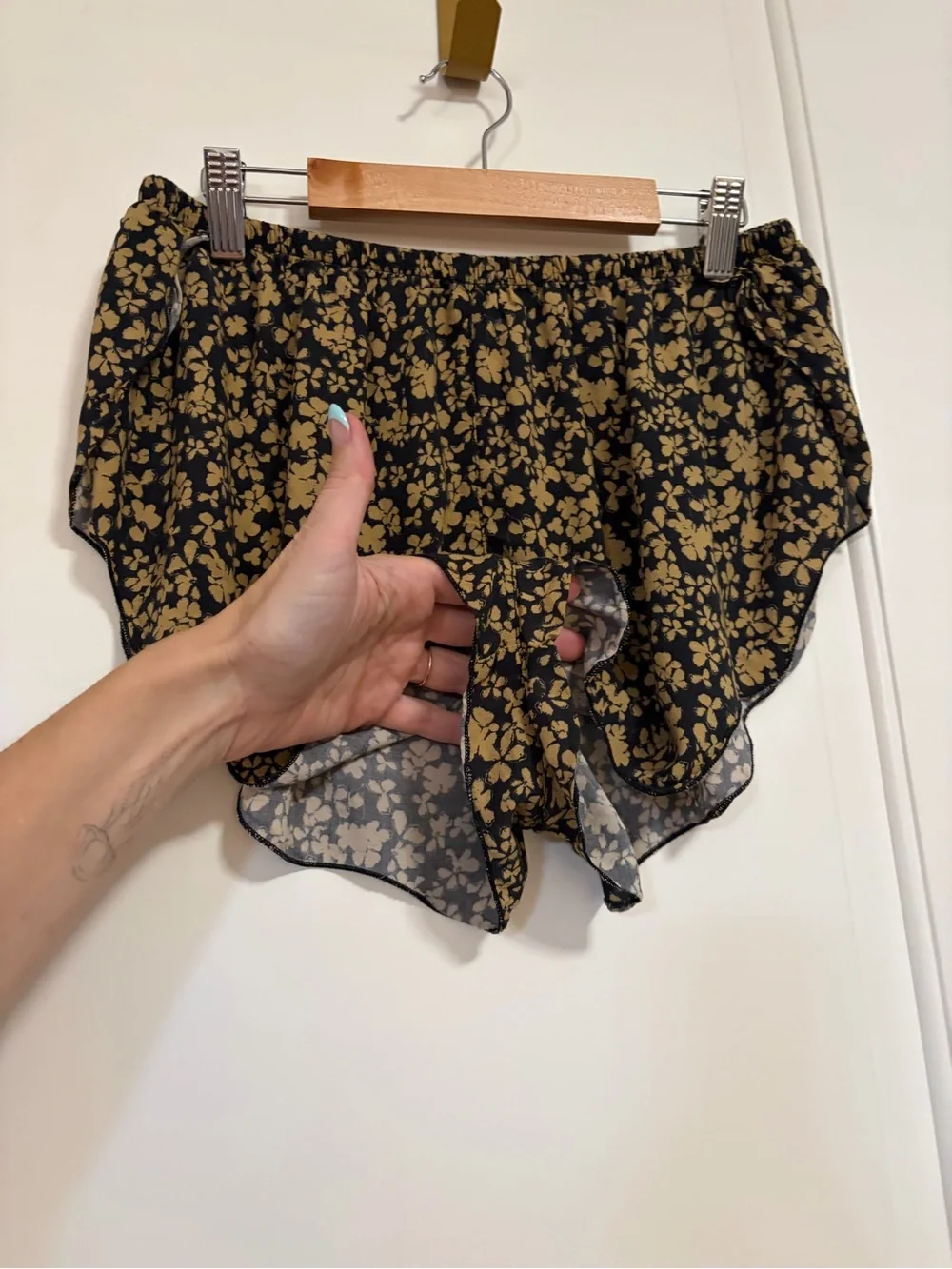 2-piece Set🌼🖤Sexy & Cool Floral High-Waist High Cut Hip Sleep Shorts & Bra🖤🌼_8